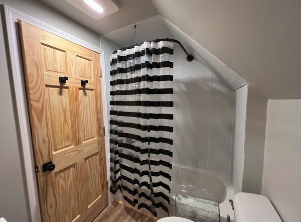 CJs UP North Inn (Browns Motel) - Web Listing (newer photo)